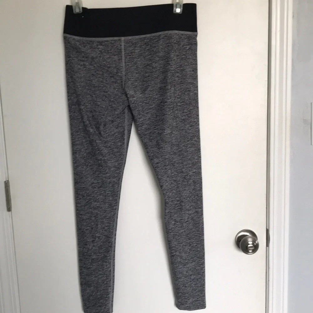 VS Pink size small full length yoga pants - Picture 2 of 3
